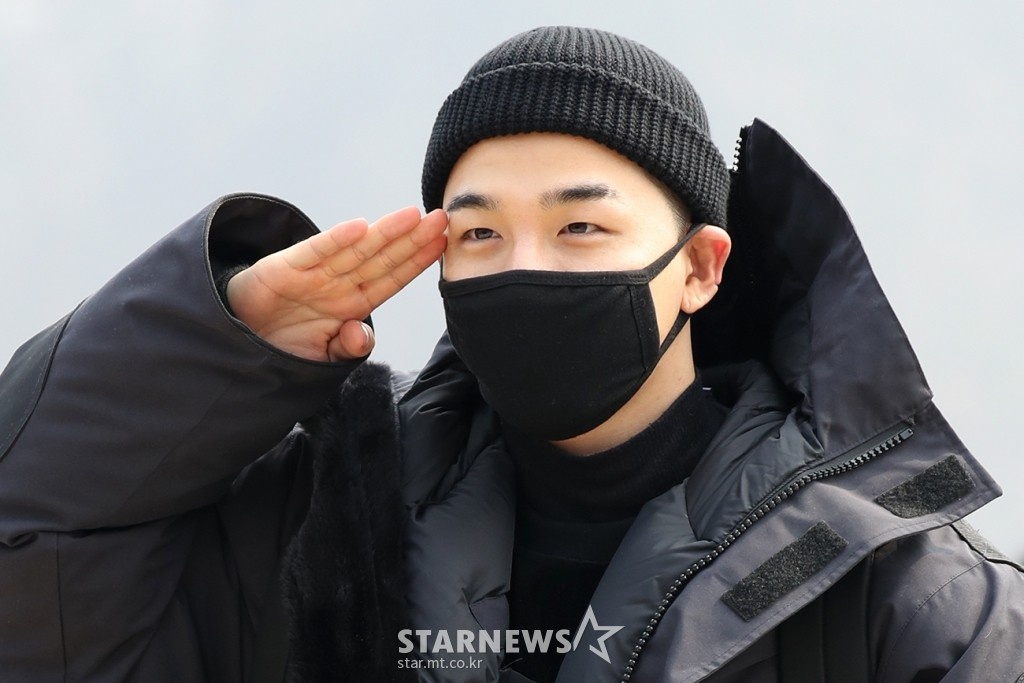 Taeyang (Big Bang) quy goi chia tay fan, len duong nhap ngu hinh anh