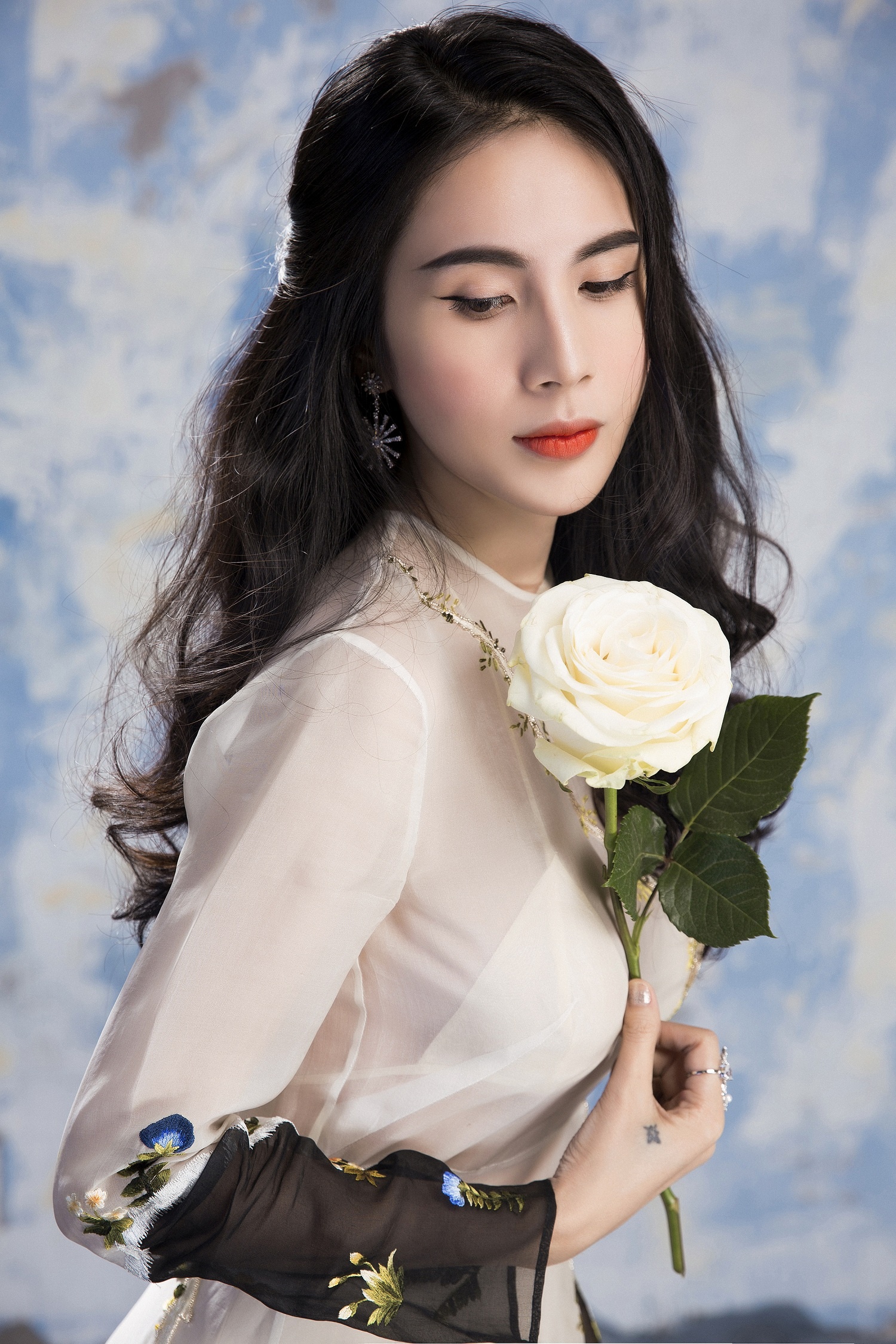 thuy tien khoc khi thu am anh 1