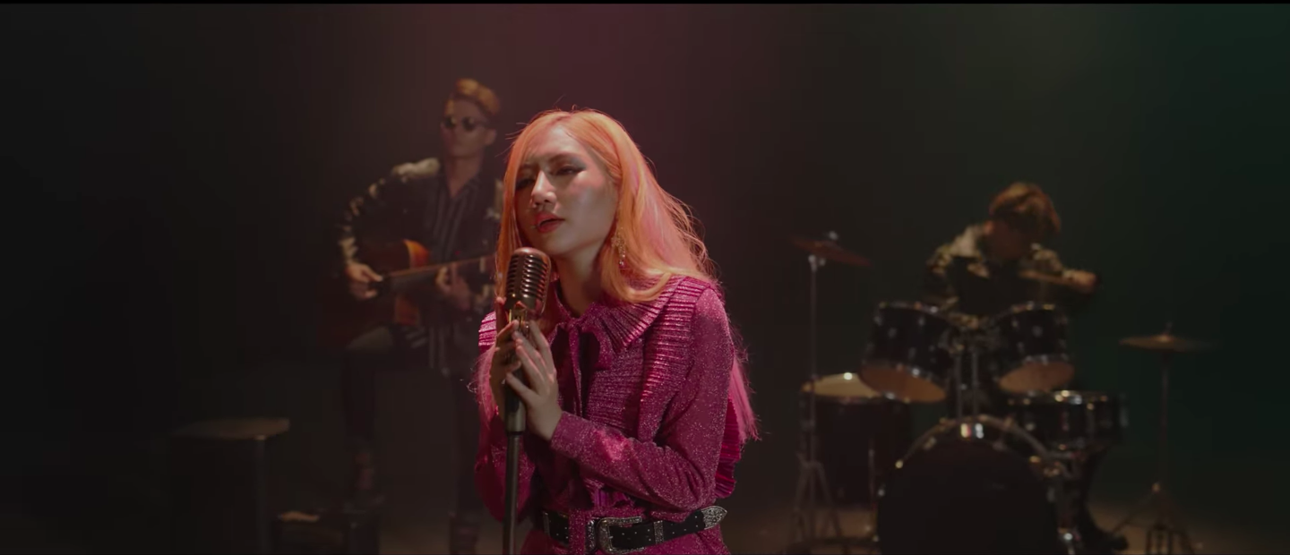 MV Nguoi la oi phien ban Orange hinh anh