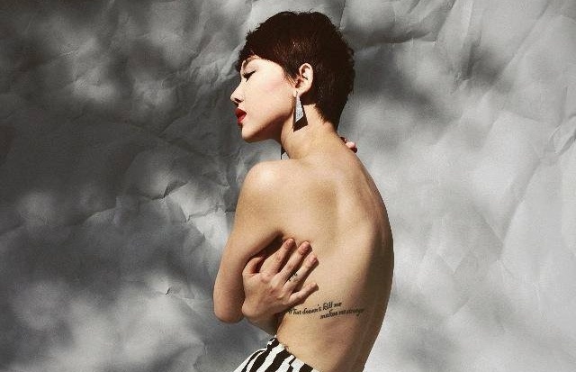 Nhung trang phuc khoe than tu tao bao den phan cam cua Toc Tien hinh anh