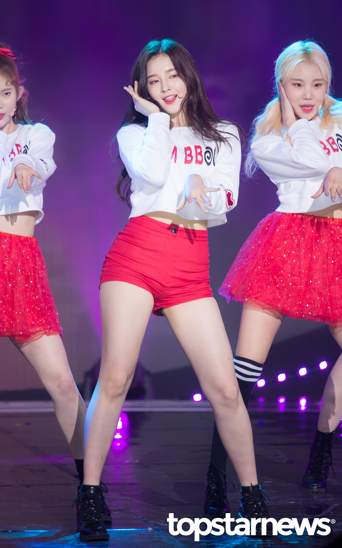 momoland bi chi trich mac phan cam anh 4