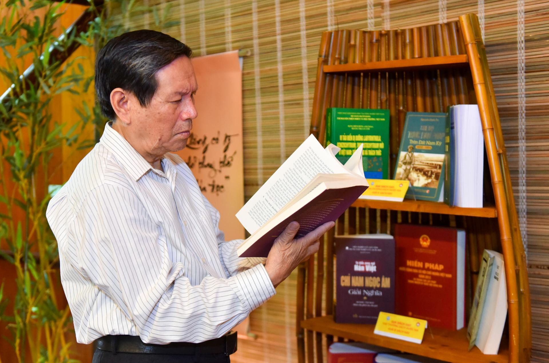 Giai thuong sach Quoc gia duoc gioi xuat ban don cho hinh anh