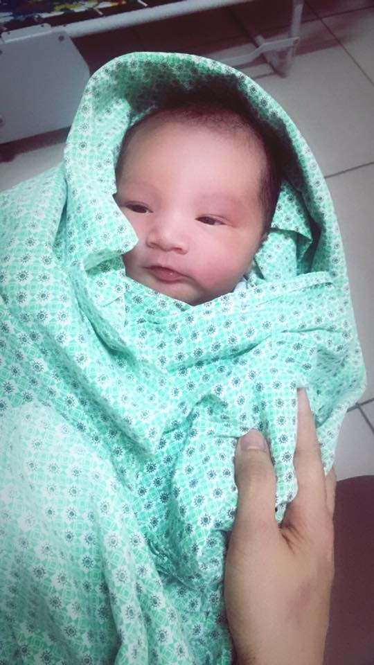 Nhật Thuỷ sinh con đầu lòng ảnh 1 Nhat Thuy sinh con dau long anh 1