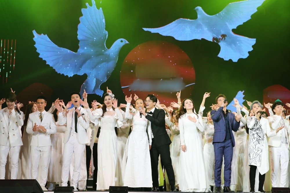 Dem nhac pho di bo anh 1