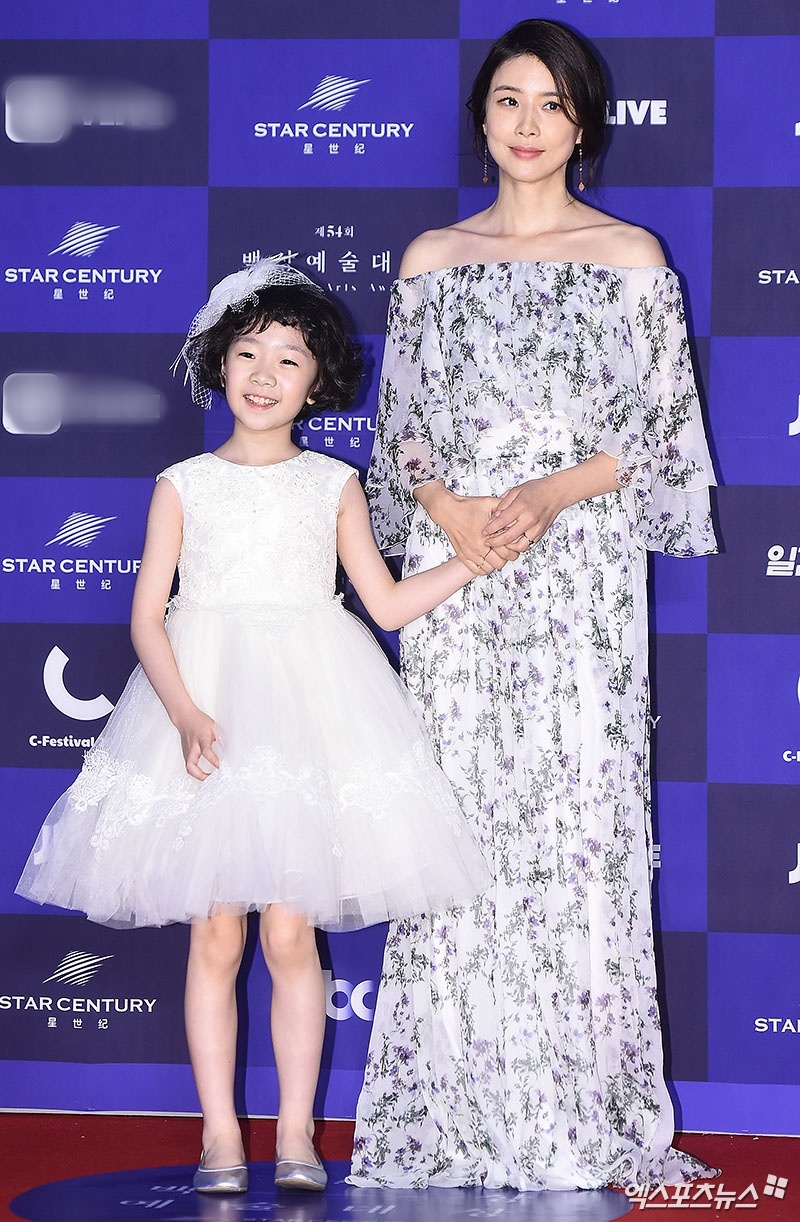 Seolhyun,  Suzy tren tham do anh 8