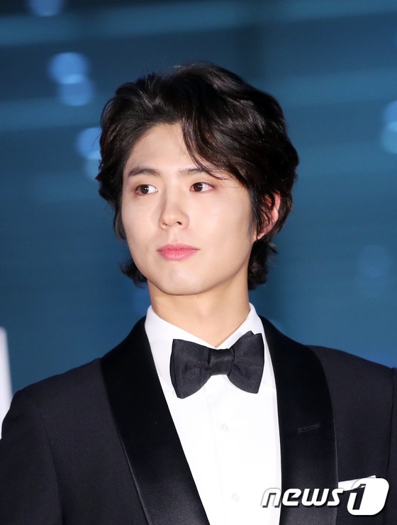 Seolhyun,  Suzy tren tham do anh 3