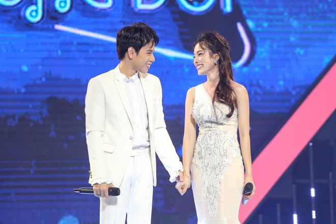 Vuong tranh cai dao nhac, 'Dung nhu thoi quen' van thang the tren BXH hinh anh