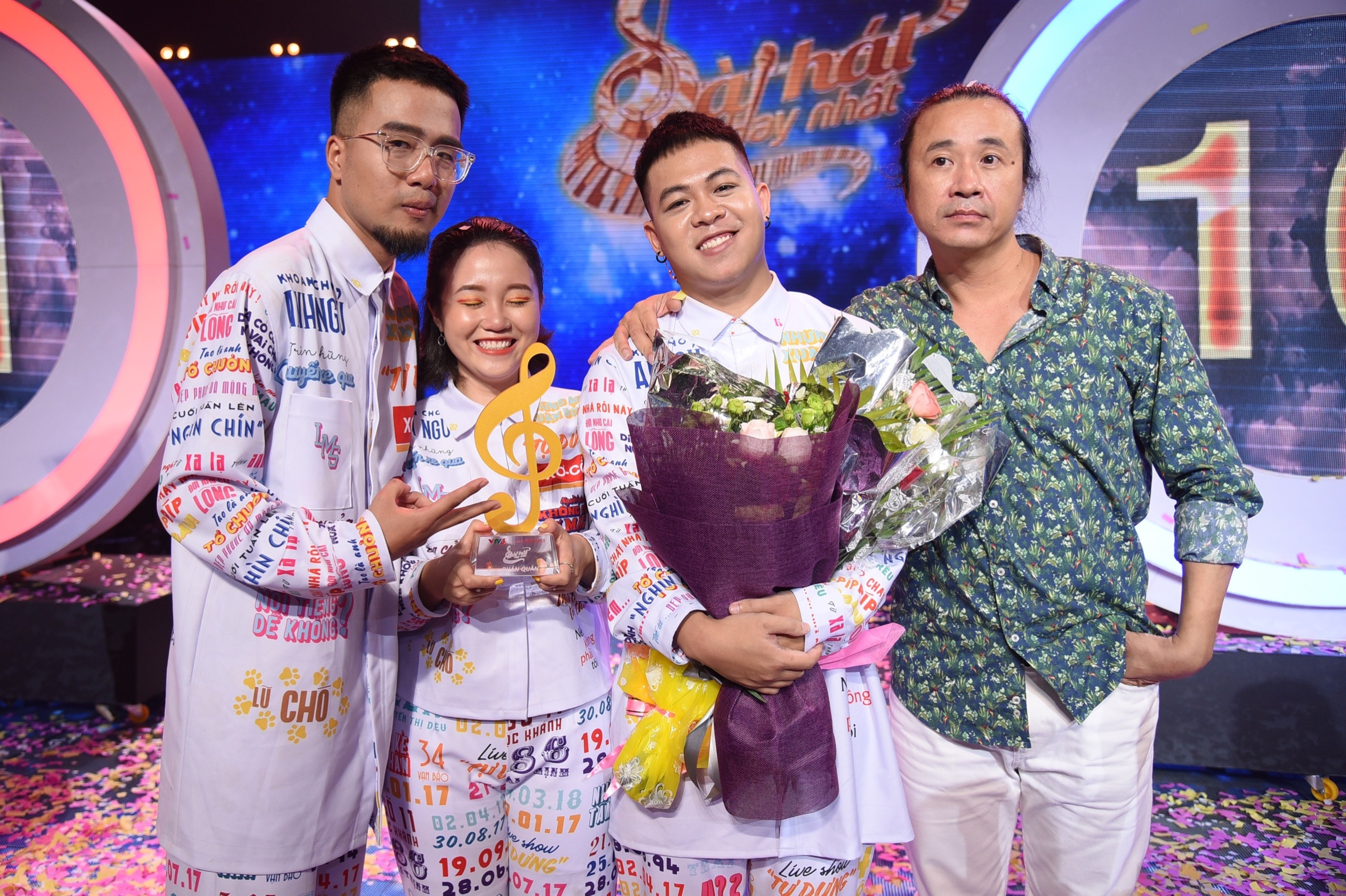Lon xon band mang chuc quan quan Sing My Song ve doi Le Minh Son hinh anh