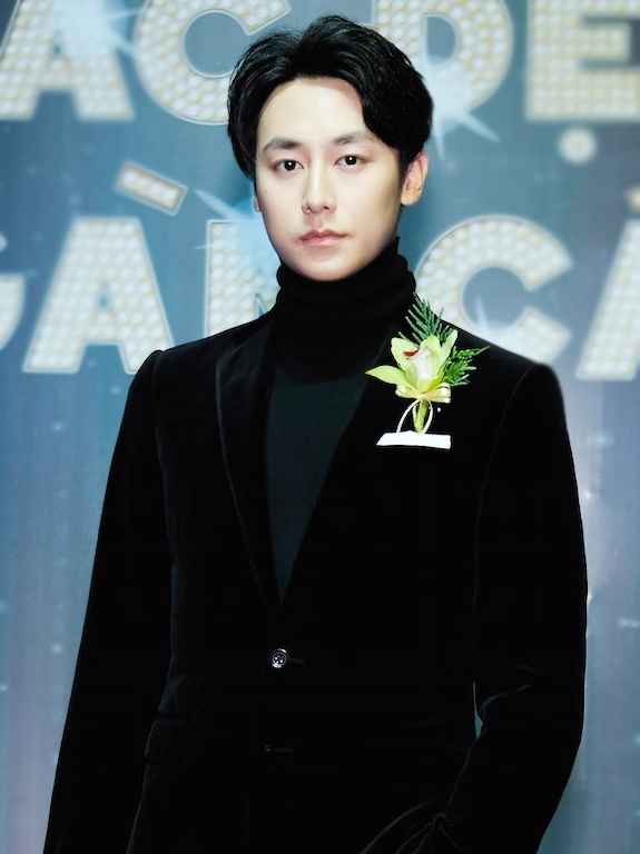 Ngoai hinh Rocker Nguyen anh 6