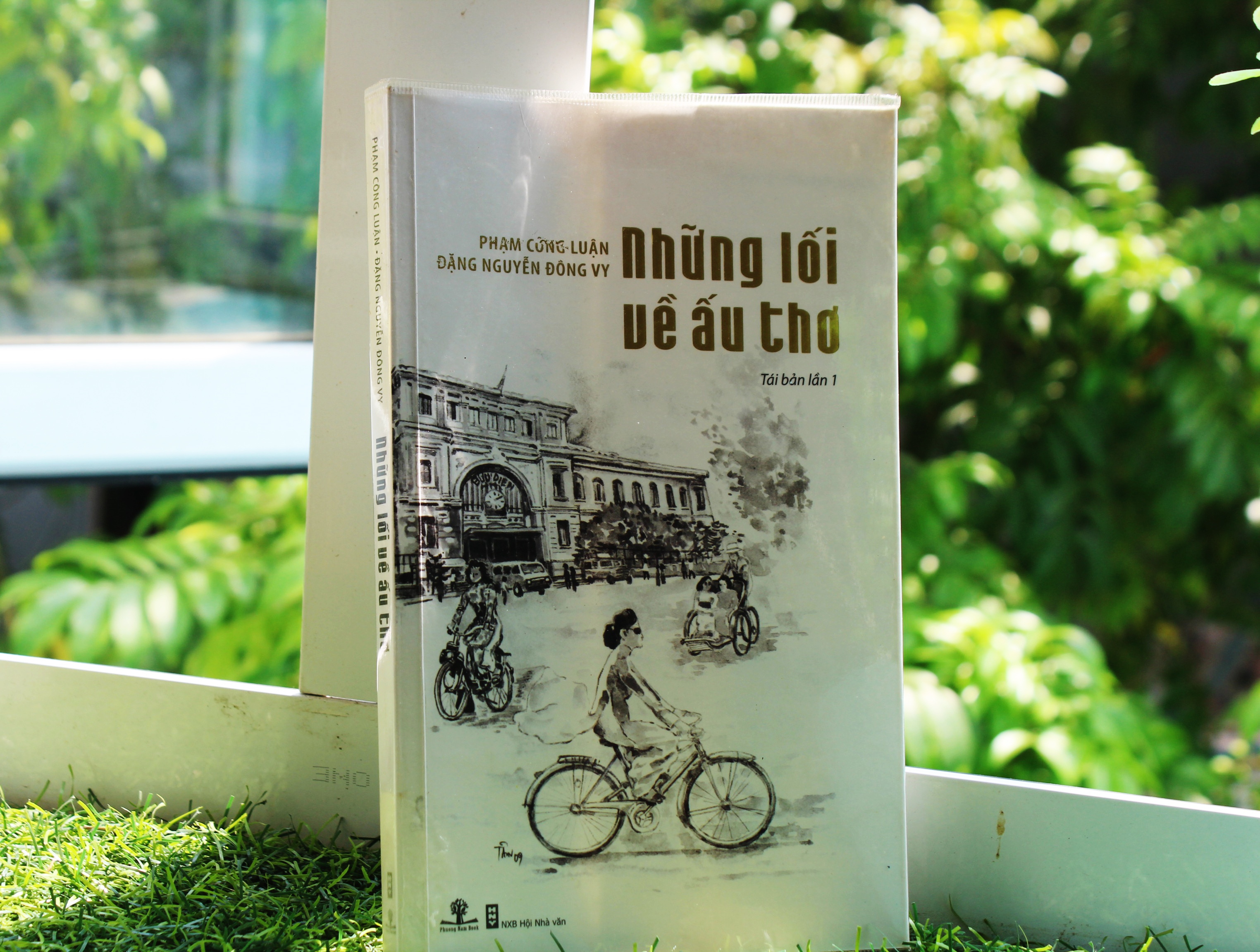 Thuo thieu thoi qua tung trang sach nho hinh anh