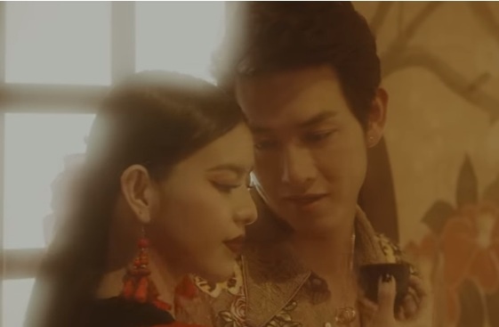 Song Luan tinh tu ben 'bong hong lai' The Face trong MV co trang hinh anh