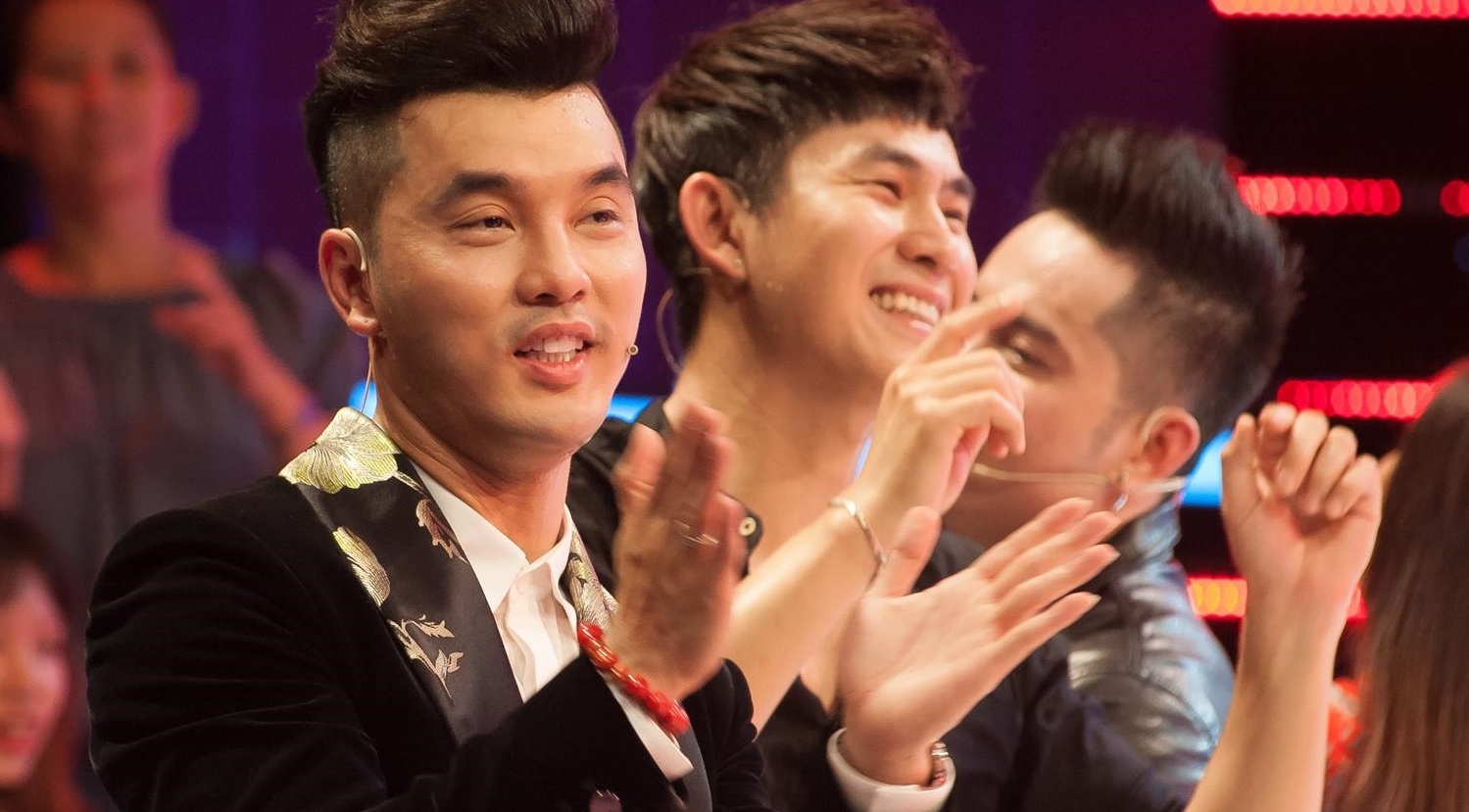 Ung Hoang Phuc bat luc, khong nhan ra bai hit cua chinh minh hinh anh