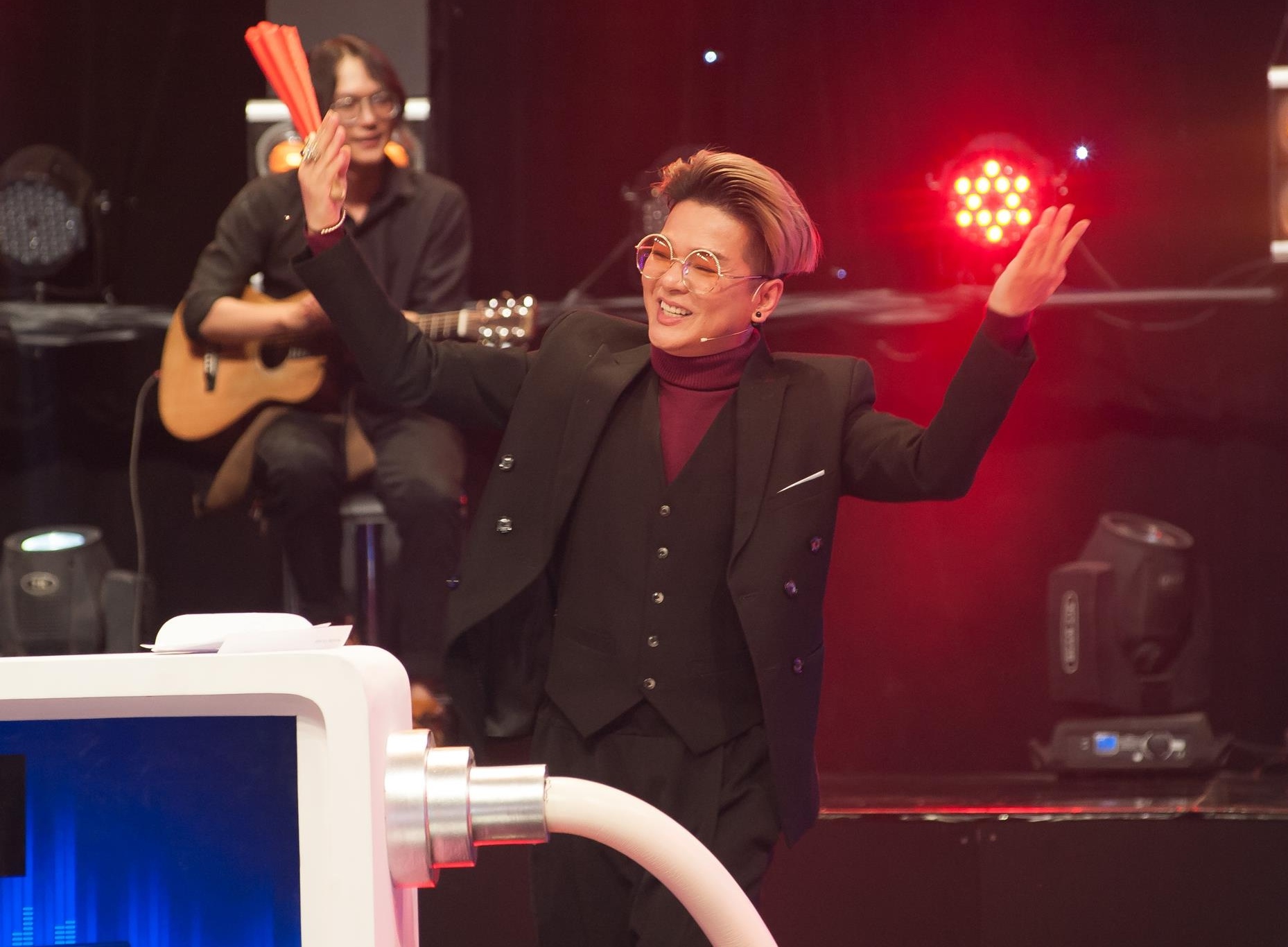 Vu Ha hat Nguoi ta noi hinh anh