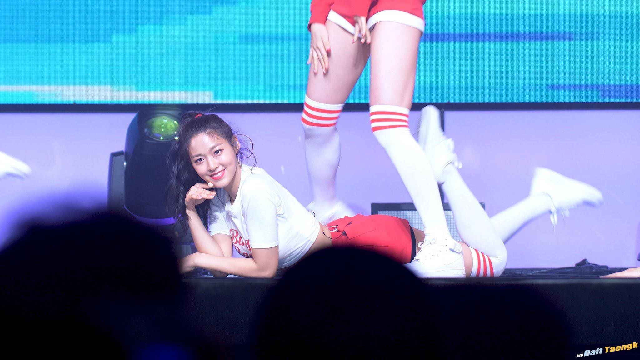 Seolhyun gay sot voi body hoan hao anh 2