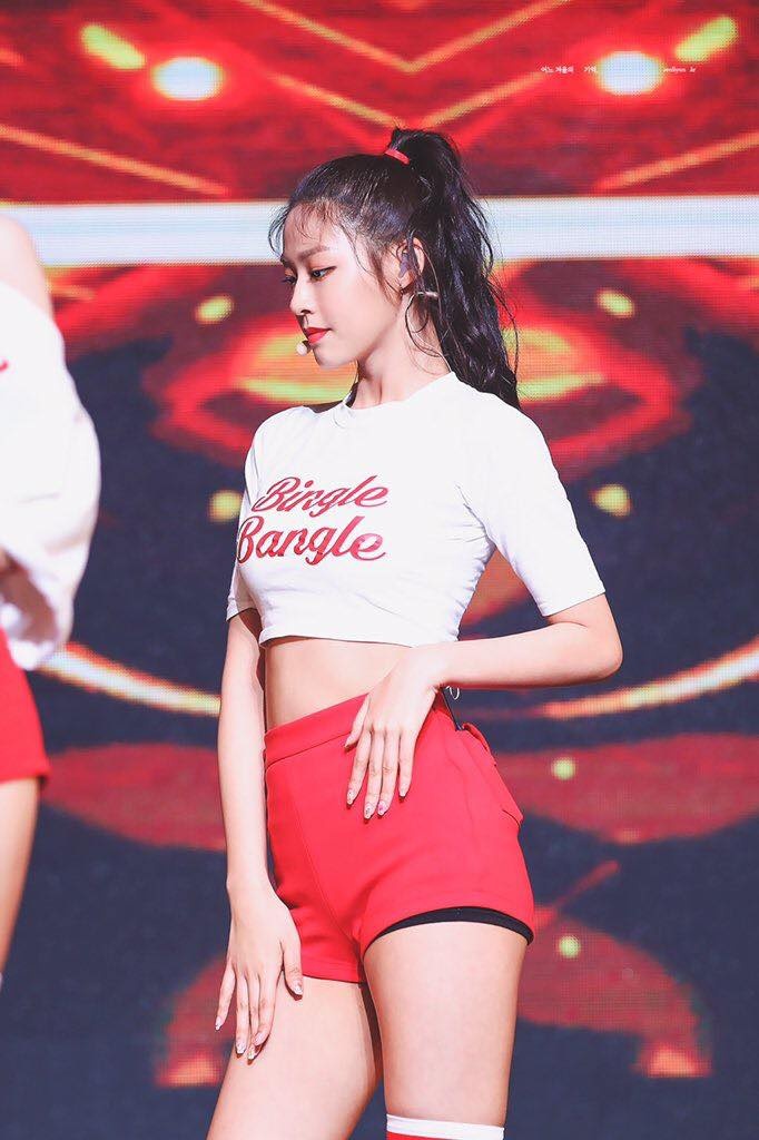 Seolhyun gay sot voi body hoan hao anh 5