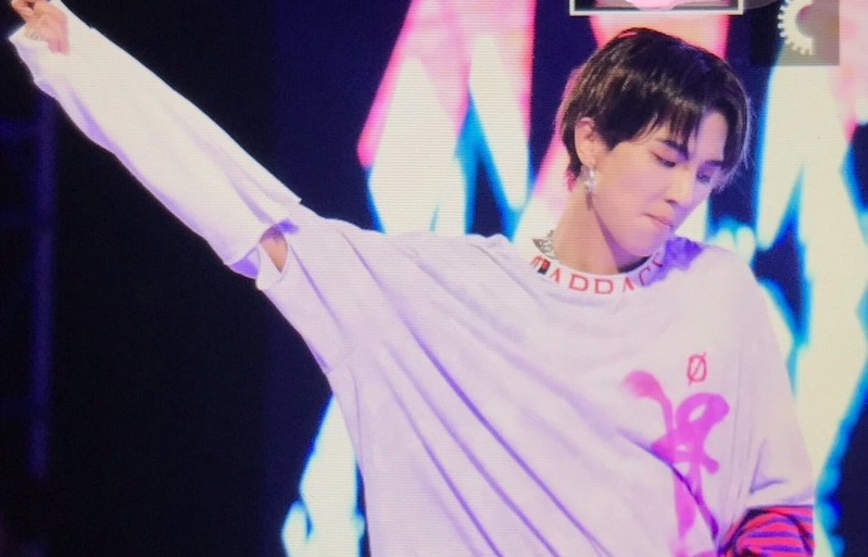 Than tuong Kpop gay chu y khi dien quan 2 cap giong Chi Pu hinh anh