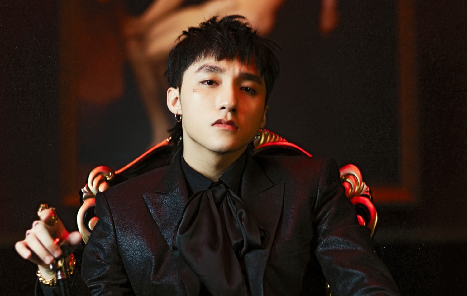 Tap chi noi tieng Han Quoc dung 'Chay ngay di' lam nhac nen hinh anh