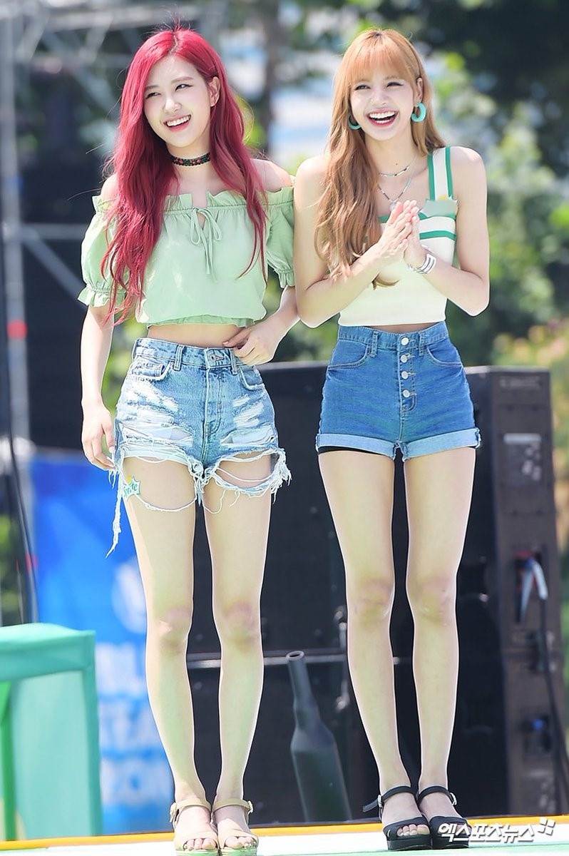 blackPink bieu dien tai le hoi nuoc anh 2