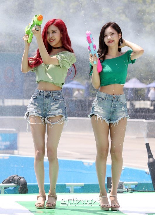 blackPink bieu dien tai le hoi nuoc anh 1