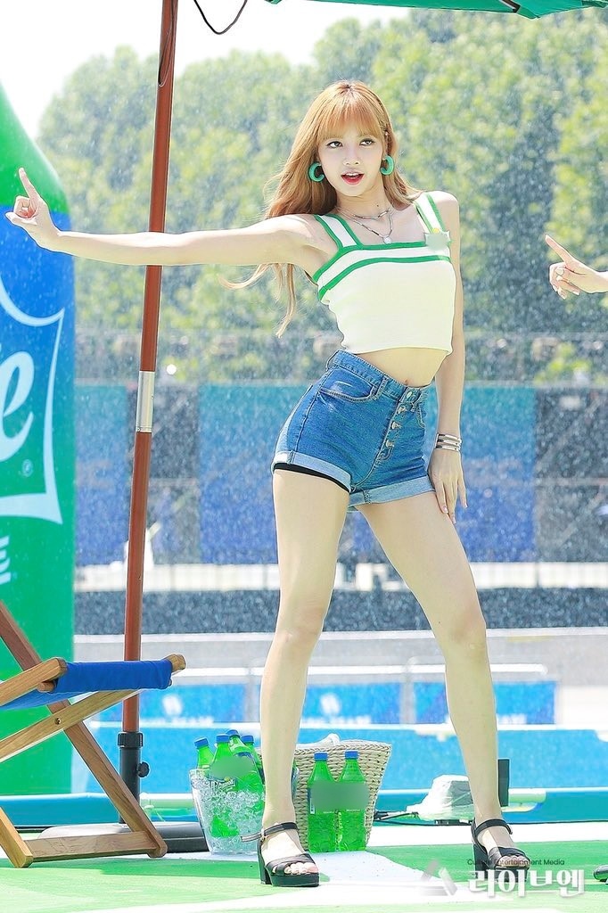 blackPink bieu dien tai le hoi nuoc anh 4