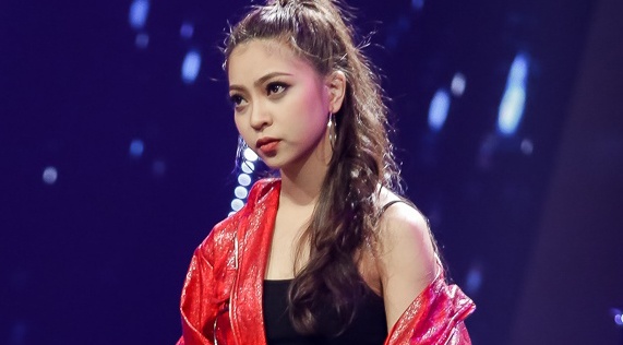 Ban gai tien ve U23 Quang Hai tham gia show Duc Phuc lam giam khao hinh anh