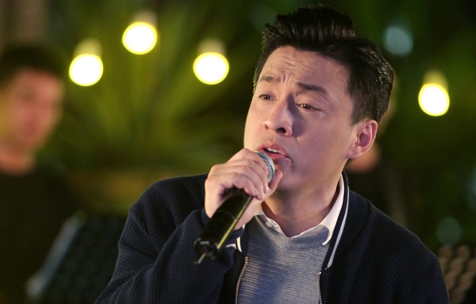 Sau 17 nam, Lam Truong xuc dong hat 'Toi ngan nam doi' hinh anh
