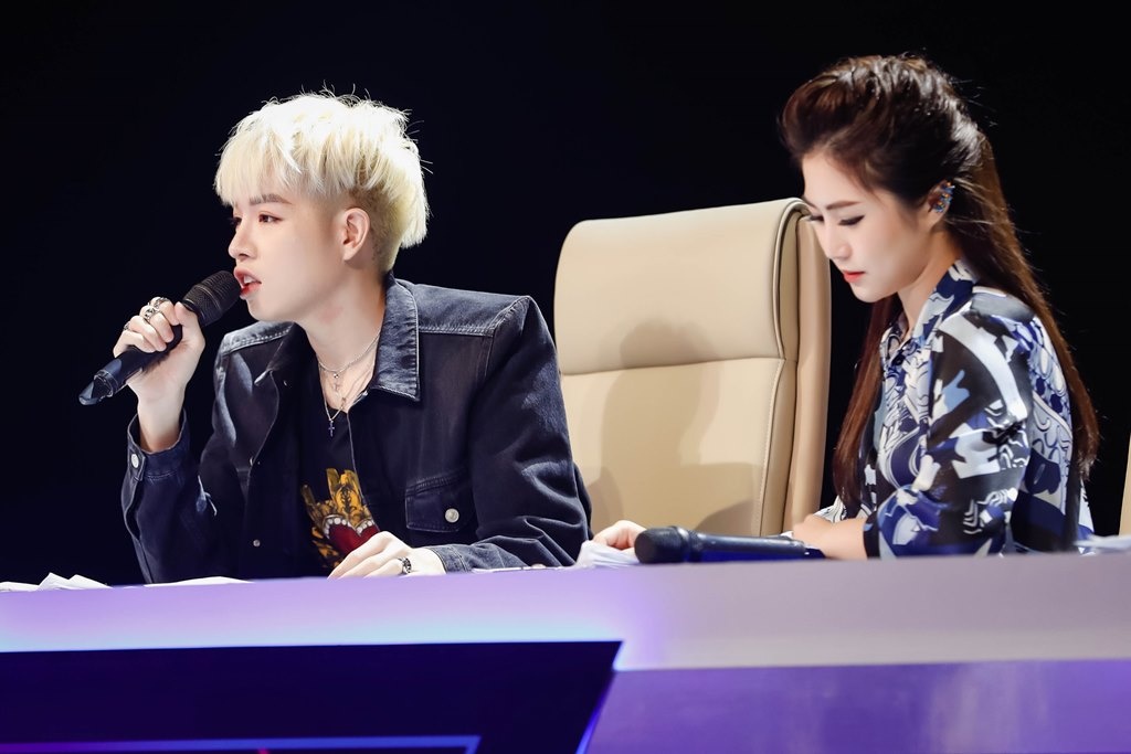 bạn gái quang hải ở the debut ảnh 2 ban gai quang hai o the debut anh 2