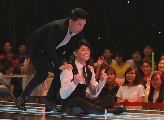 Noo Phuoc Thinh nam lan ra san khau 'an va' de gianh thi sinh hinh anh