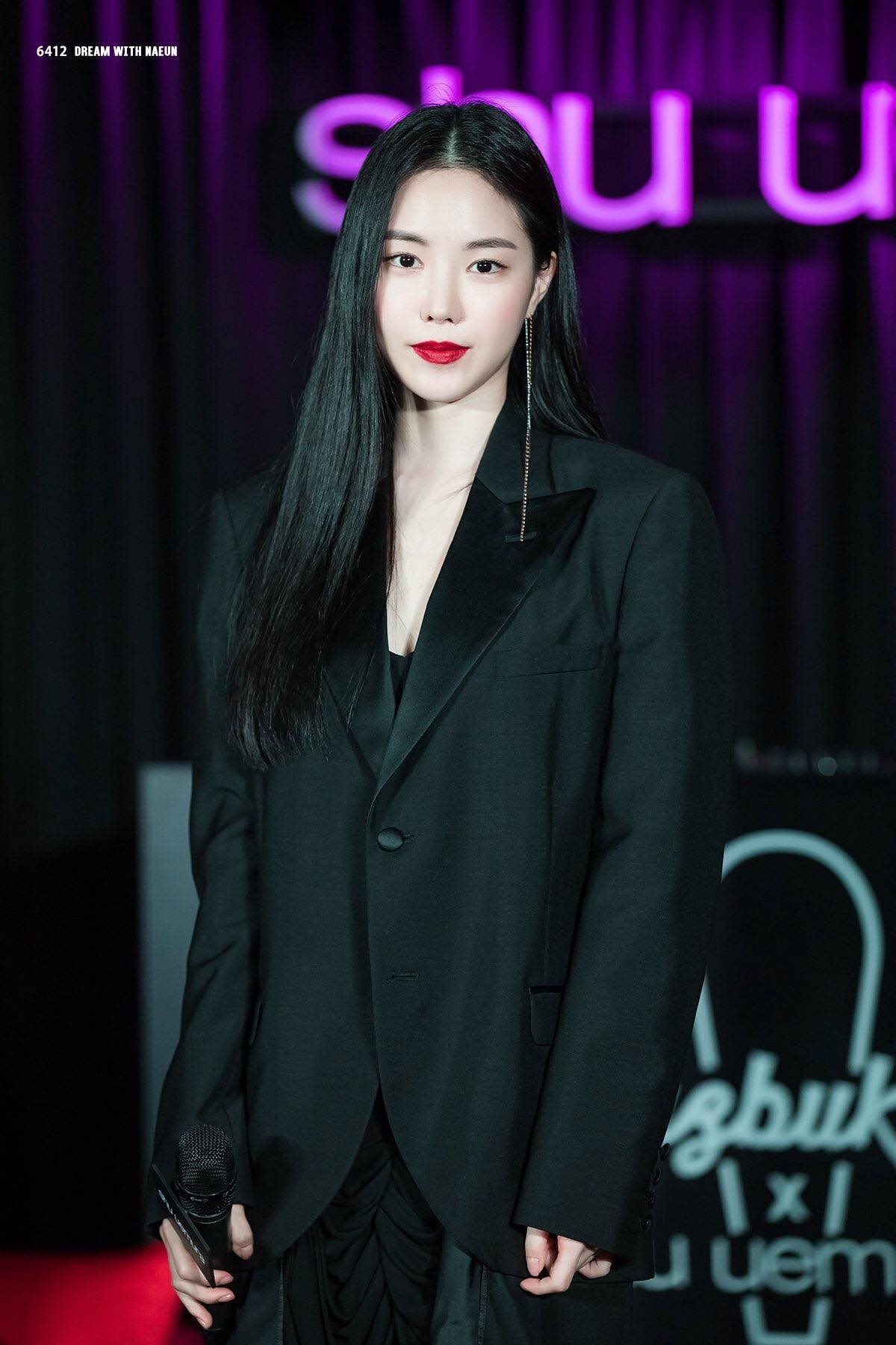 guong mat khac la cua Naeun anh 2