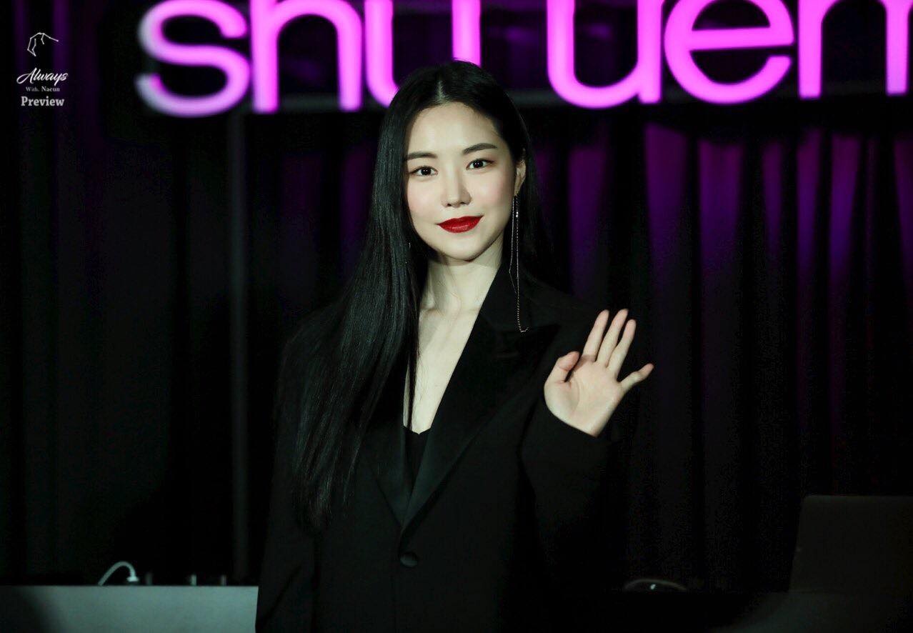 guong mat khac la cua Naeun anh 3