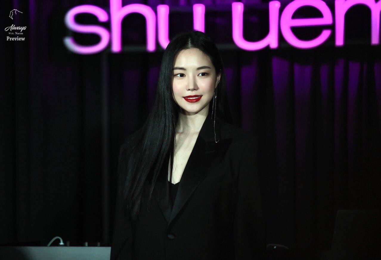 guong mat khac la cua Naeun anh 5