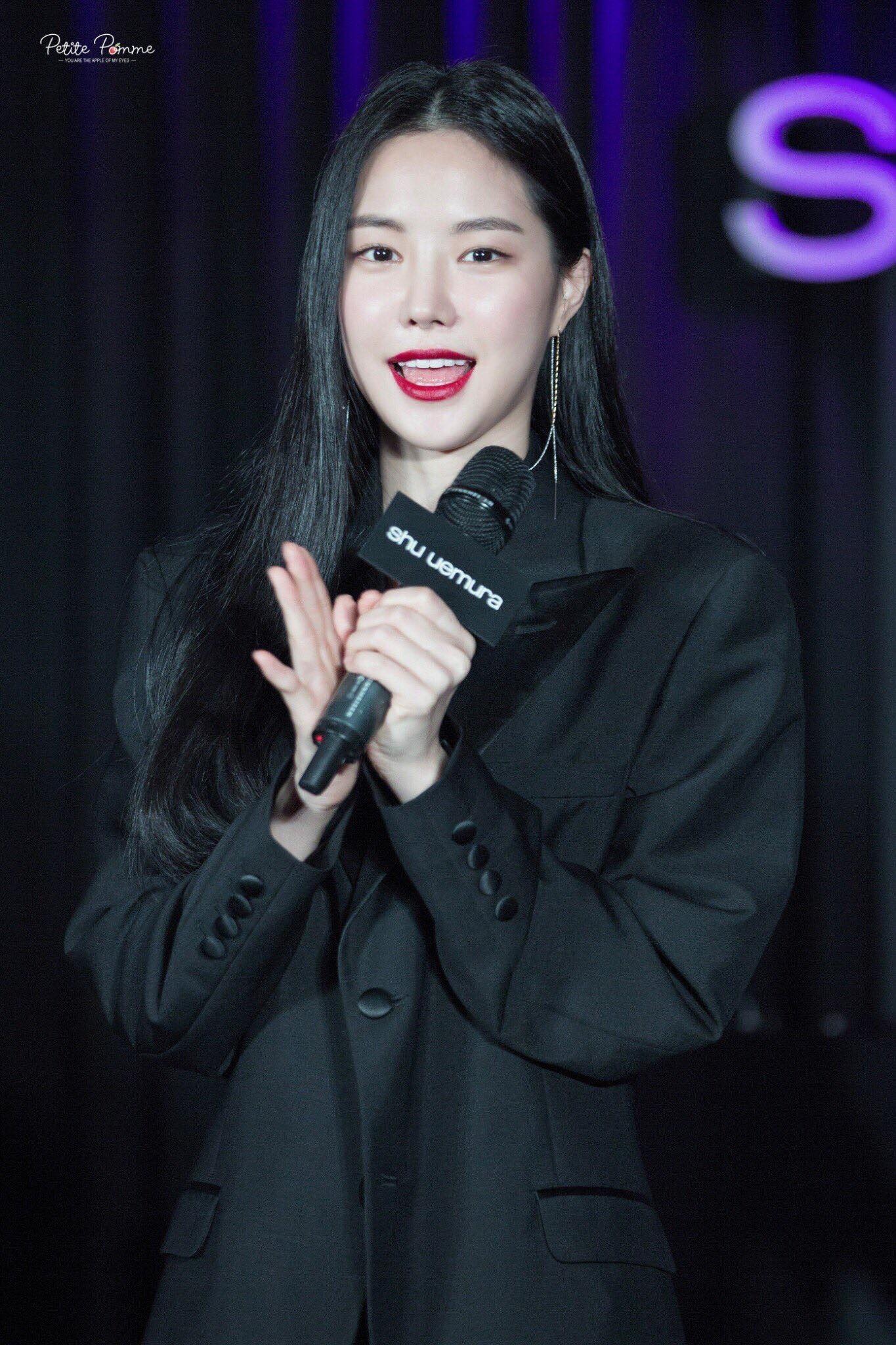 guong mat khac la cua Naeun anh 6