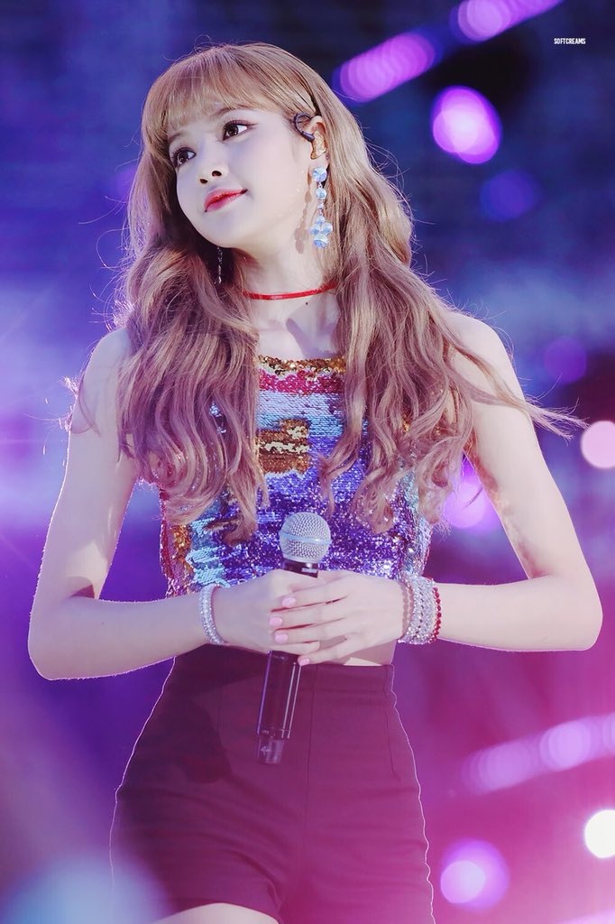 Lisa BlackPink anh 2