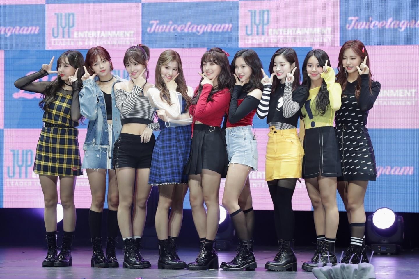 Momoland một màu ảnh 3 Momoland mot mau anh 3