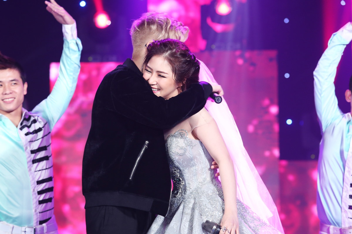 Hương Tràm hát về bùi Anh Tuấn ảnh 1 Huong Tram hat ve bui Anh Tuan anh 1