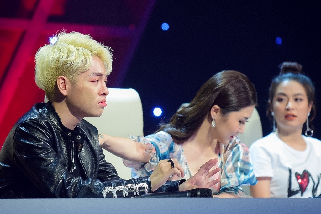 đức phúc khóc trên ghế nóng the debut ảnh 2 duc phuc khoc tren ghe nong the debut anh 2