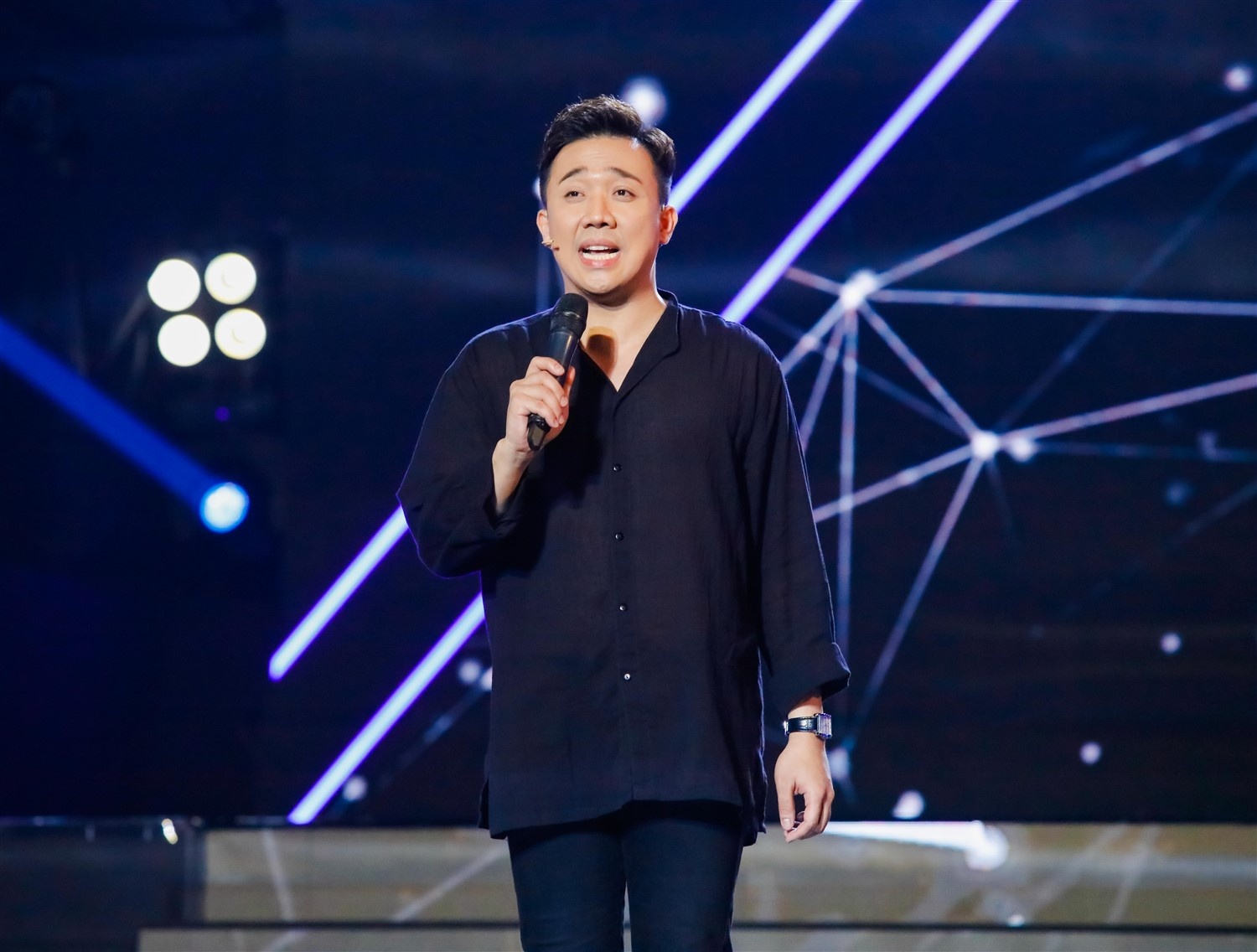 Tran Thanh bat chuoc loat danh ca hinh anh