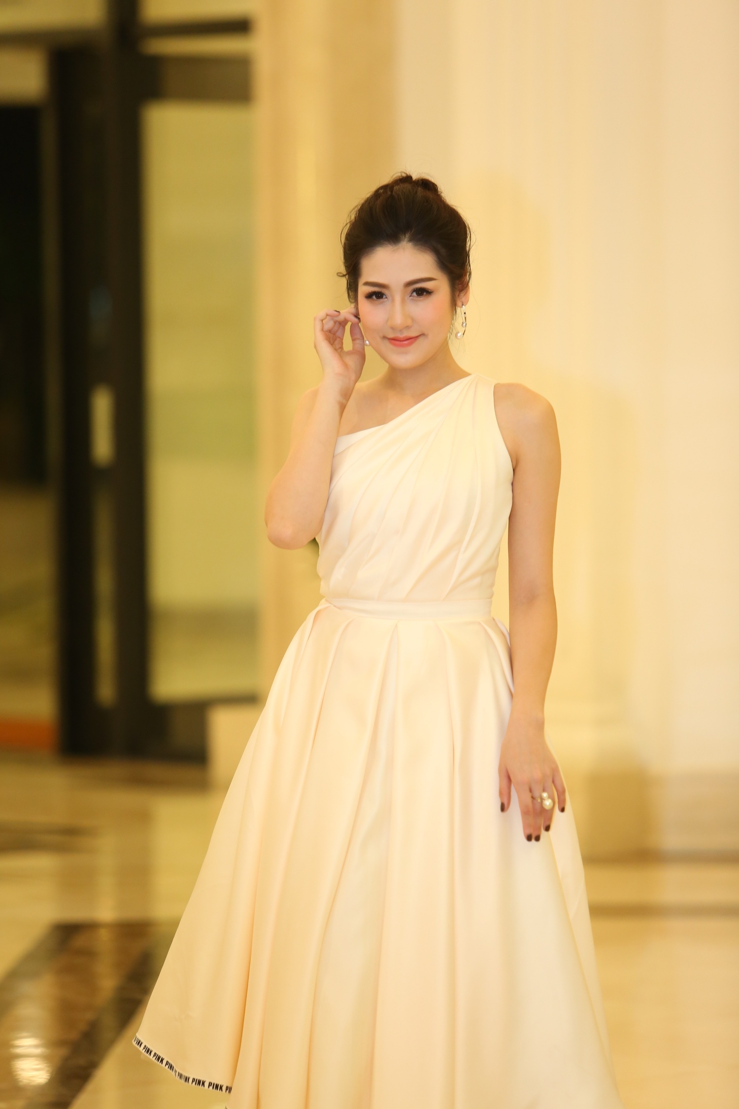 a hau tu Anh truoc ngay cuoi anh 2