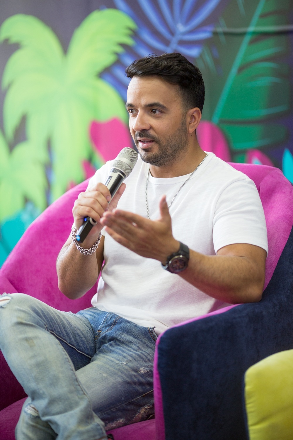 Luis Fonsi den viet nam anh 1