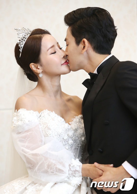 sao u50 han quoc ket hon voi chong kem 17 tuoi anh 6