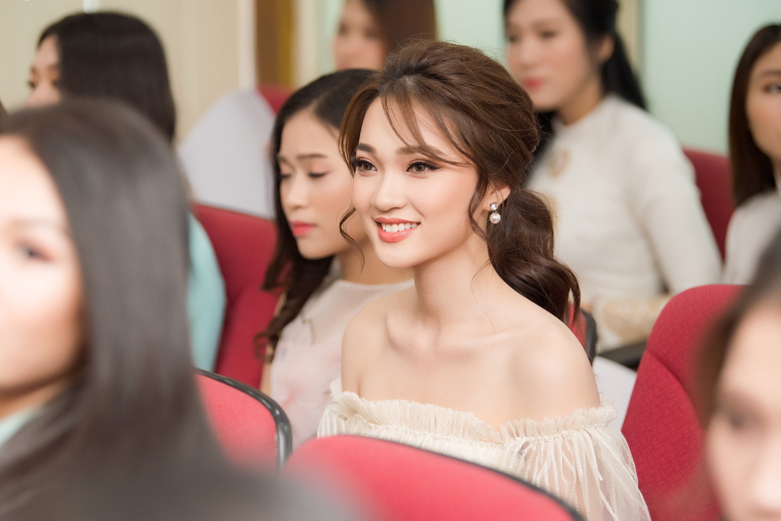 Loat thi sinh thi Hoa hau Viet Nam 2018 sau that bai tai HHHV hinh anh