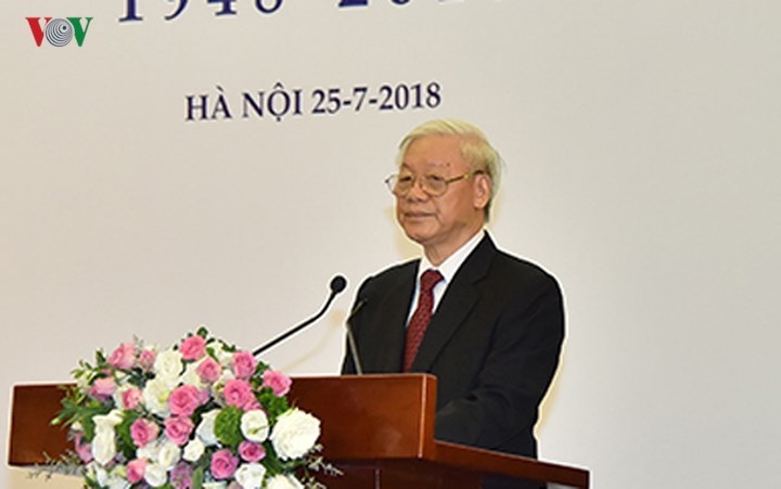 'Nguoi nghe si phai bam sat, dam di vao nhung mui nhon cua cuoc song' hinh anh