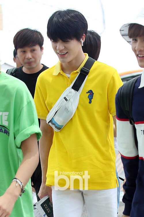 dan sao SM o san bay anh 5