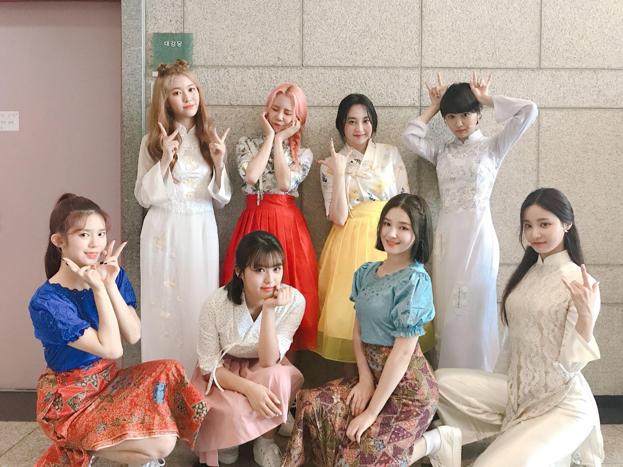 momoland mac ao dai len san khau anh 1