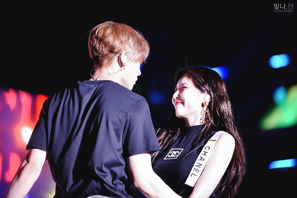 HyunA than mat ban trai anh 8