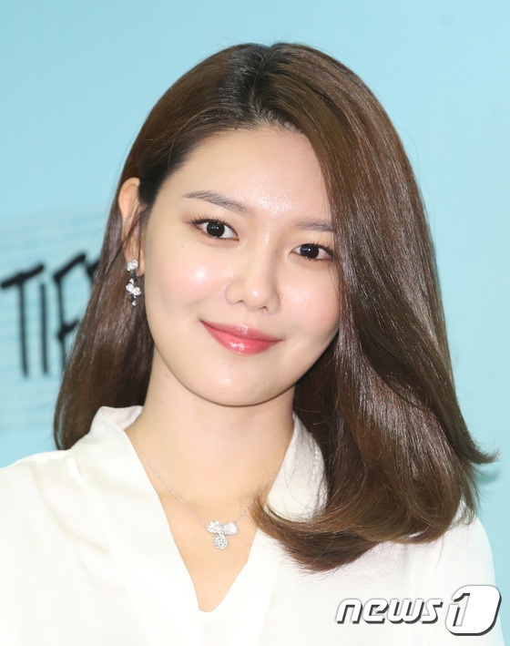 Park Min Young gia dan trong su kien anh 6