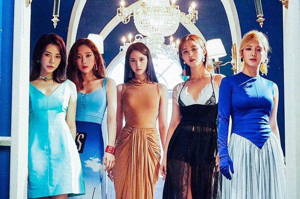 Hau 3 thanh vien roi nhom, SNSD tro lai voi doi hinh moi hinh anh