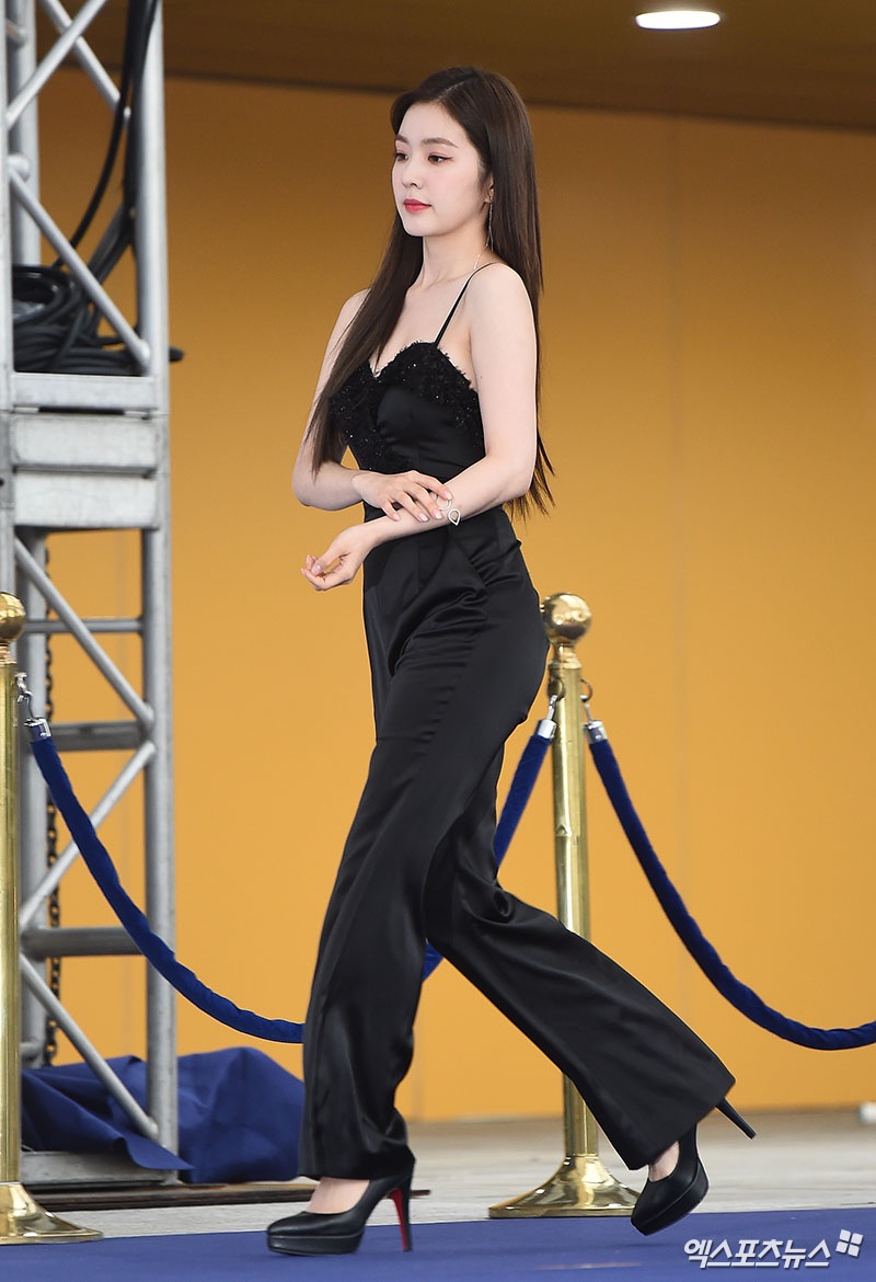 Dan nu than trong le trao giai anh 4