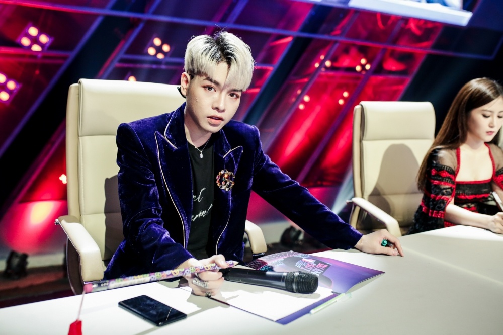 Duc Phuc hat ca khuc cua Chi Pu hinh anh