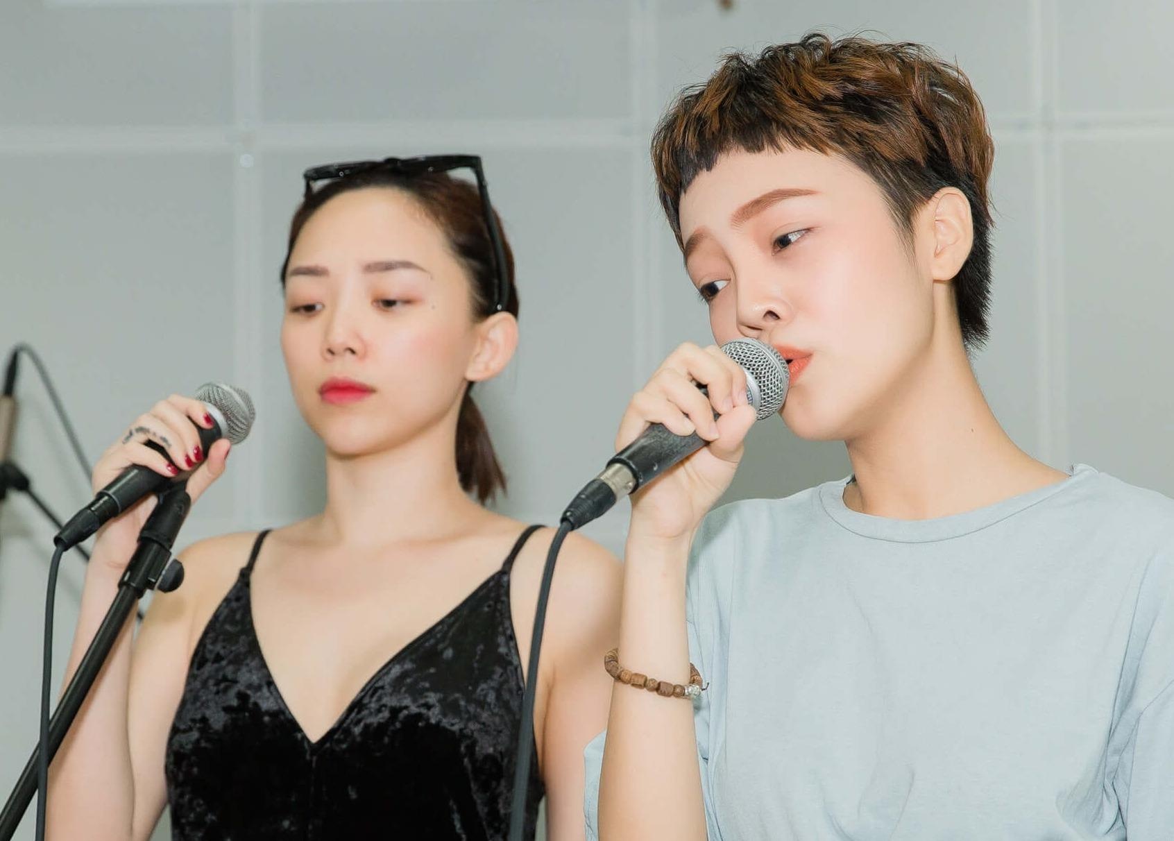 Doi Toc Tien gap su co, phai doi ca khuc truoc chung ket The Voice hinh anh